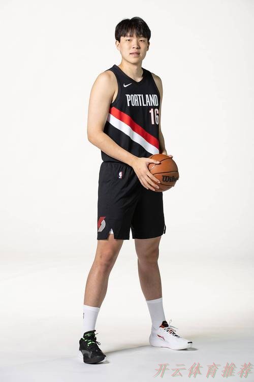 开云体育网址:杨瀚森9分5板3助均创新高 开拓者不敌太阳 开云体育网址:杨瀚森9分5板3助均创新高 开拓者不敌太阳