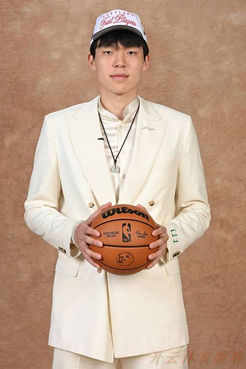 开云体育网址:杨瀚森9分5板3助均创新高 开拓者不敌太阳 开云体育网址:杨瀚森9分5板3助均创新高 开拓者不敌太阳