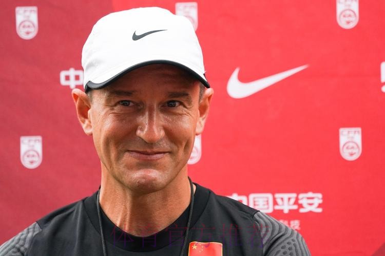 扬科维奇完成续约 继续担任中国U-21国家男子足球队主教练 扬科维奇完成续约 继续担任中国U-21国家男子足球队主教练