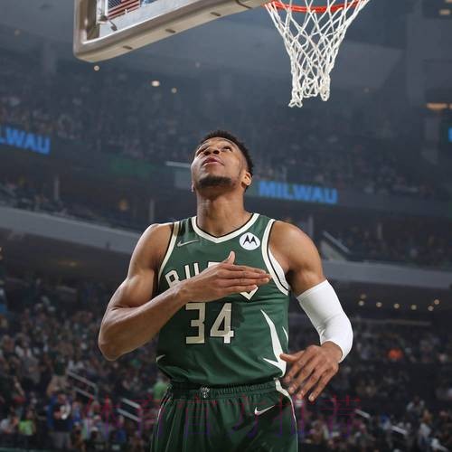 StatMuse:字母哥是雄鹿队史第一位入选10次全明星的球员 StatMuse:字母哥是雄鹿队史第一位入选10次全明星的球员